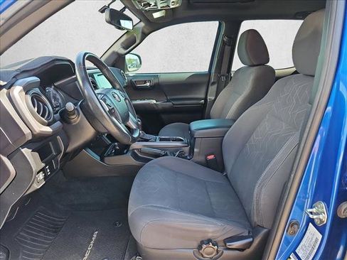 Used 2016 Toyota Tacoma TRD Off-Road AWD/4WD image 22