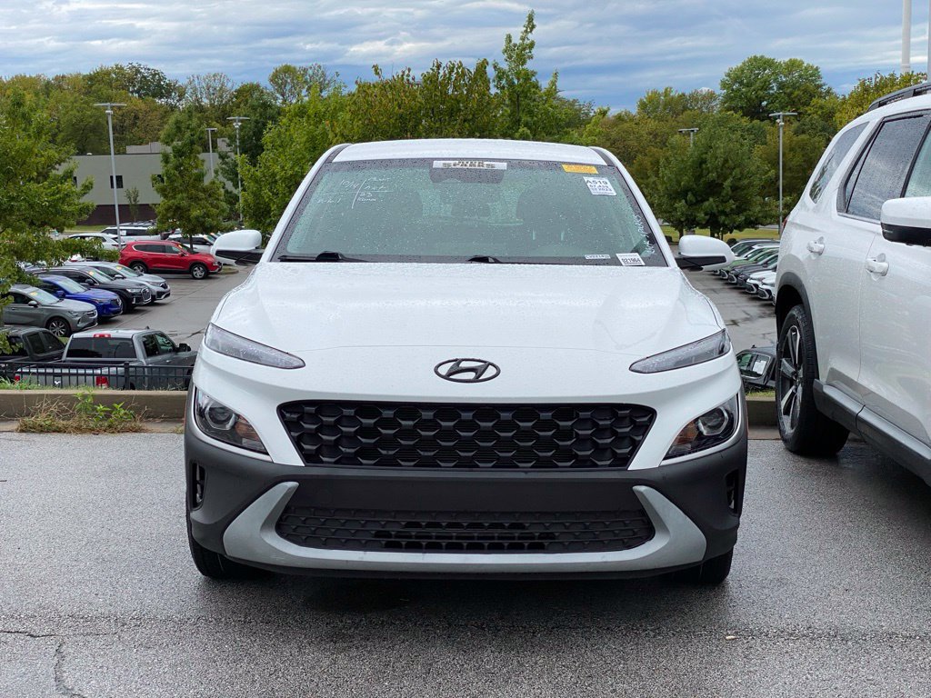 Used 2023 Hyundai Kona SE w/ Cargo Package AWD/4WD image 2