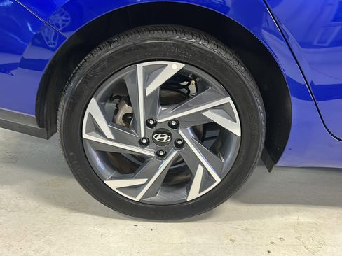 Used 2025 Hyundai Elantra Sport FWD image 32