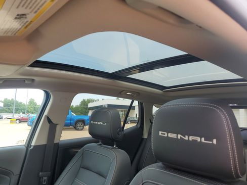 Used 2023 GMC Terrain Denali image 27