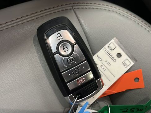 Used 2025 Ford Explorer Active w/ Active Comfort Package AWD/4WD image 21