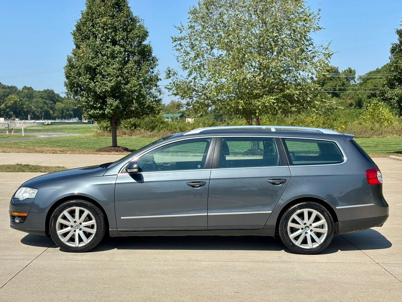 Used 2010 Volkswagen Passat Komfort FWD image 10