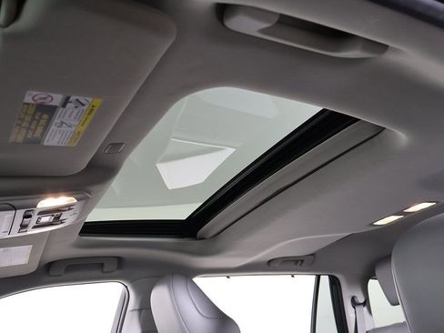 Used 2022 Toyota Highlander XLE image 23