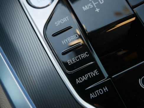 Used 2021 BMW X5 xDrive45e w/ Executive Package image 34