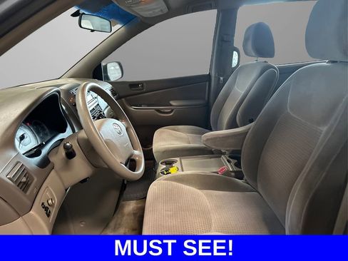 Used 2010 Toyota Sienna CE image 9