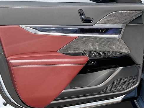 Used 2023 BMW 760i xDrive image 19