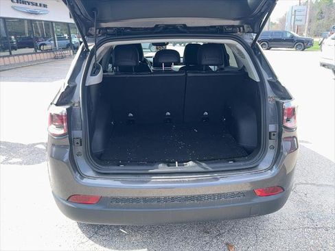 Certified 2022 Jeep Compass Latitude w/ Convenience Group image 15