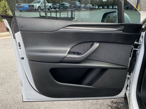 Used 2022 Tesla Model X Plaid image 18