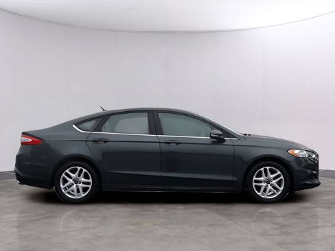 Used 2015 Ford Fusion SE FWD image 4