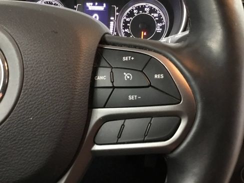 Used 2019 Jeep Cherokee Latitude w/ Cold Weather Group AWD/4WD image 33