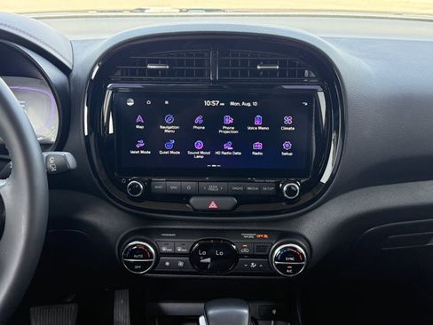 Used 2025 Kia Soul GT-Line w/ GT-Line Technology Package FWD image 17
