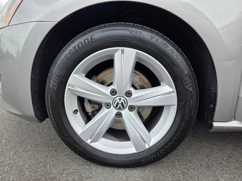 Used 2013 Volkswagen Passat 2.5 SE FWD image 9