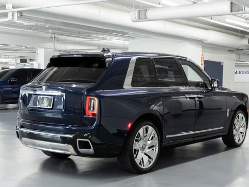 Certified 2025 Rolls-Royce Cullinan AWD/4WD image 6
