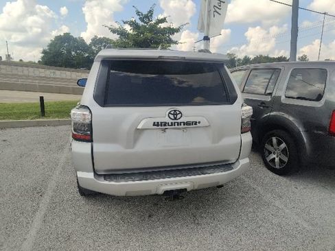 Used 2019 Toyota 4Runner SR5 RWD image 9