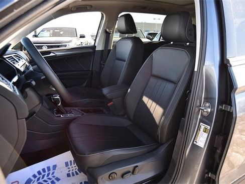 Certified 2022 Volkswagen Tiguan SE w/ Panoramic Sunroof Package image 19