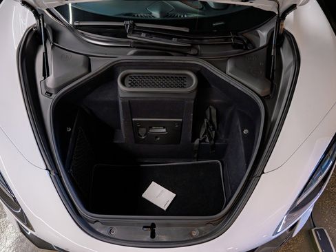 Used 2020 McLaren 720S Spider image 32