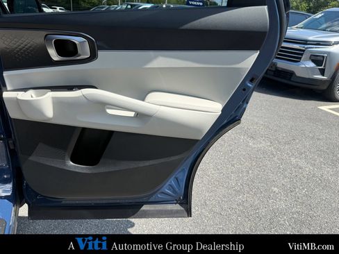 Used 2025 Kia Sorento S FWD image 24