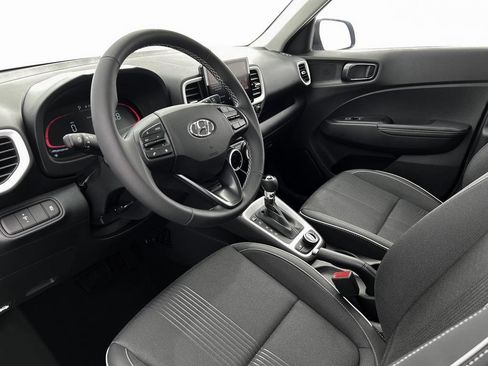 New 2025 Hyundai Venue Limited image 14