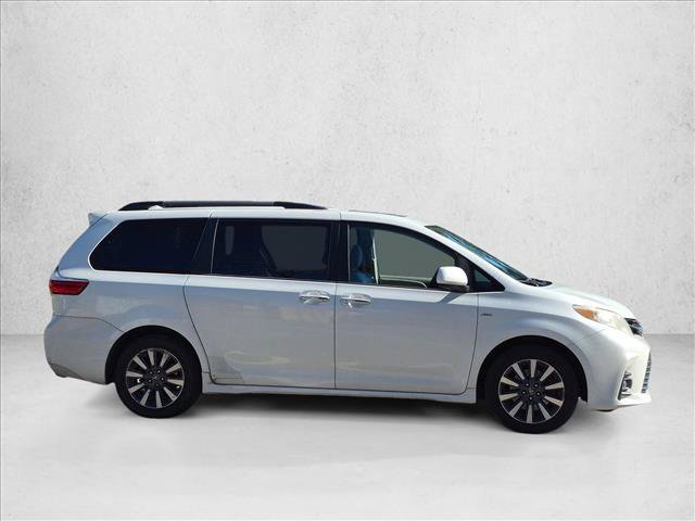 Used 2018 Toyota Sienna XLE w/ Carpet Mat Package AWD/4WD image 4