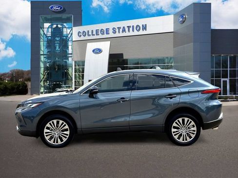 Used 2024 Toyota Venza XLE AWD/4WD image 4