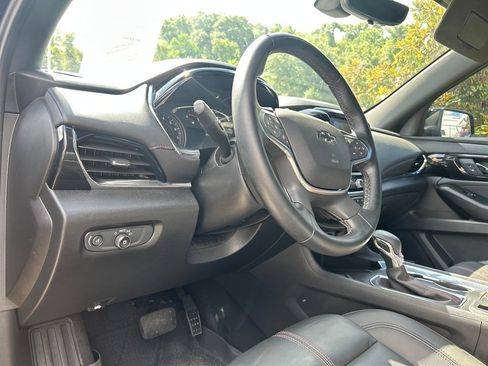Used 2023 Chevrolet Traverse RS FWD image 10