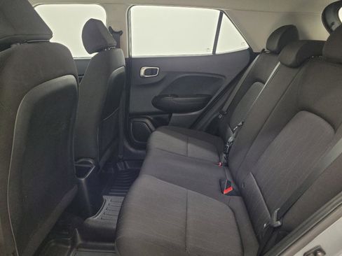 Used 2021 Hyundai Venue SE FWD image 18