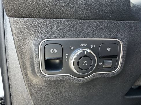 New 2025 Mercedes-Benz GLB 35 AMG 4MATIC image 35