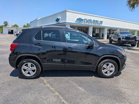 Used 2022 Chevrolet Trax LT w/ Driver Confidence Package AWD/4WD image 3