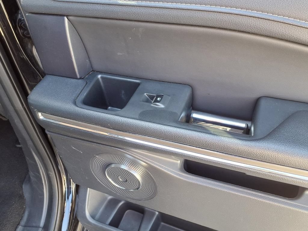 Used 2024 Ford Expedition XLT AWD/4WD image 28