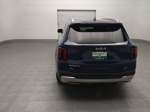 Used 2024 Kia Sorento S w/ Panoramic Sunroof Package FWD image 6