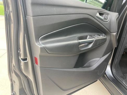 Used 2019 Ford Escape SE FWD image 14