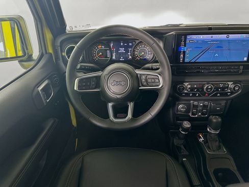 Used 2024 Jeep Wrangler Unlimited Sahara w/ Technology Group AWD/4WD image 15