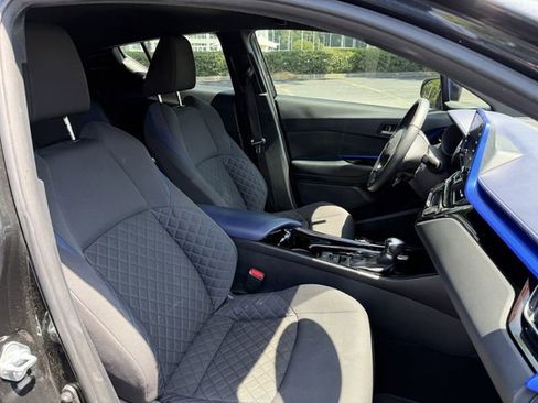Used 2021 Toyota C-HR XLE FWD image 32