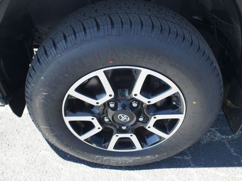 Used 2019 Toyota Tundra Limited w/ Limited Premium Package AWD/4WD image 27