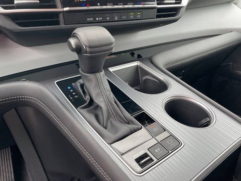 Used 2025 Toyota Sienna LE FWD image 18