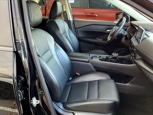 Used 2023 Nissan Rogue SV w/ SV Premium B Package image 8