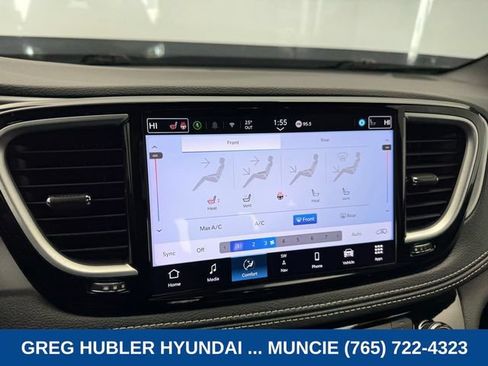 Used 2025 Chrysler Pacifica Limited FWD image 33