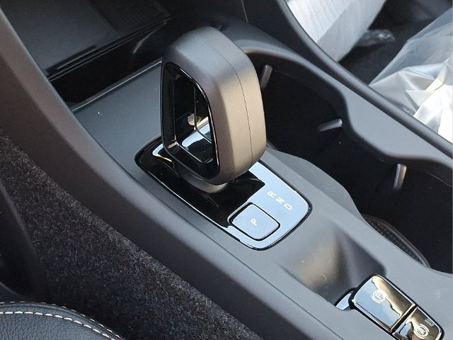 New 2026 Volvo XC40 B5 Core w/ Climate Package AWD/4WD image 13
