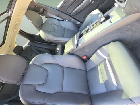 Used 2025 Volvo XC60 B5 Plus AWD/4WD image 11