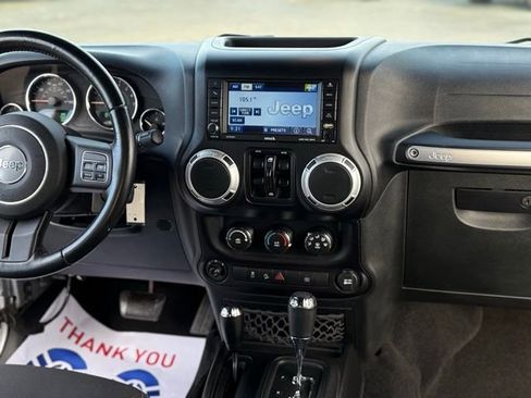 Used 2016 Jeep Wrangler Unlimited Sahara w/ Connectivity Group image 18