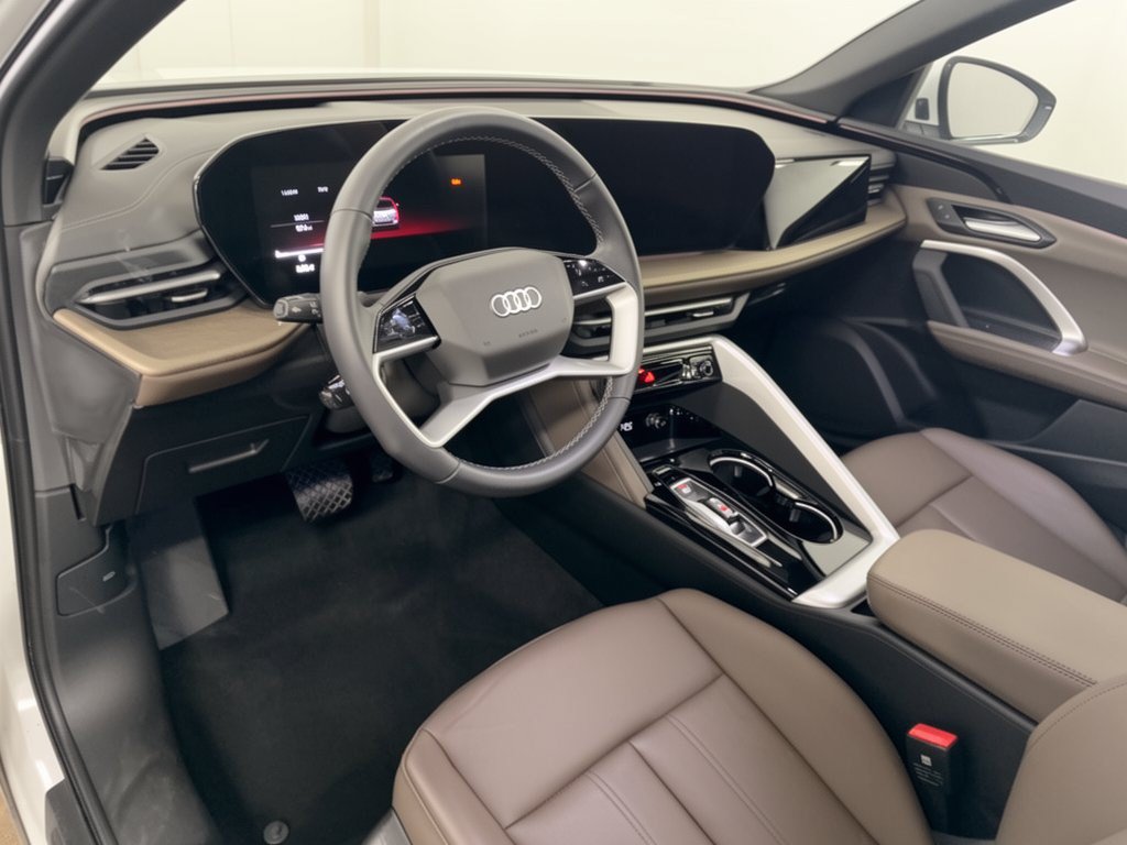 Used 2025 Audi Q5 Premium w/ Convenience Package AWD/4WD image 4