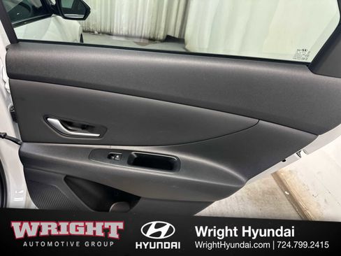 Certified 2025 Hyundai Elantra SEL FWD image 15