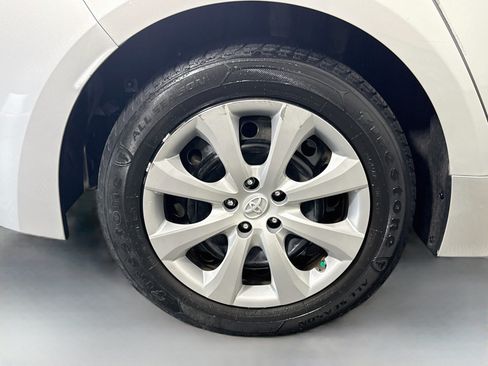 Used 2021 Toyota Corolla LE FWD image 32