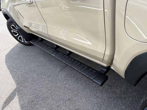 Certified 2024 GMC Canyon AT4 AWD/4WD image 7