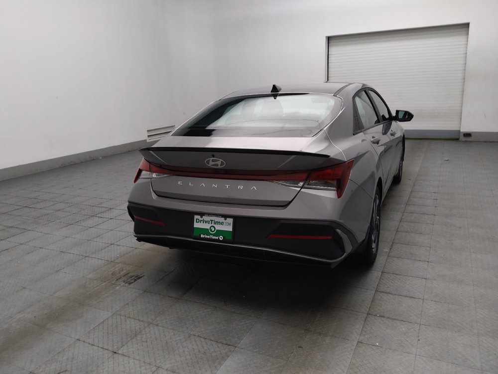 Used 2025 Hyundai Elantra Sport FWD image 9