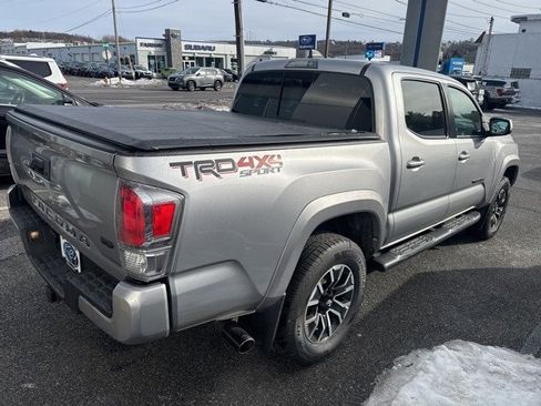 Used 2020 Toyota Tacoma TRD Sport image 9
