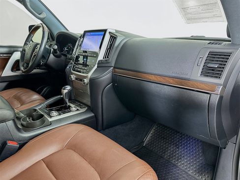 Certified 2017 Toyota Land Cruiser Base image 34