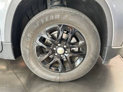 Used 2020 Chevrolet Traverse LT w/ Driver Confidence II Package AWD/4WD image 9