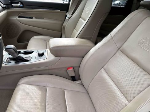 Used 2020 Jeep Grand Cherokee Overland AWD/4WD image 8