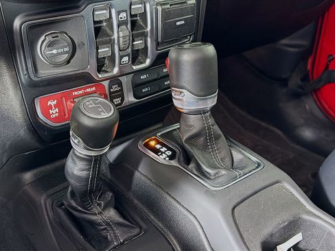 Used 2024 Jeep Wrangler Unlimited Rubicon w/ Safety Group AWD/4WD image 19